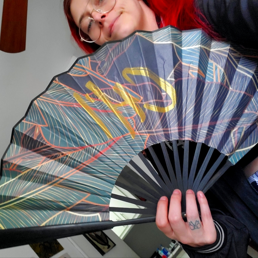 Vintage hand fan "CHI" multicolored
